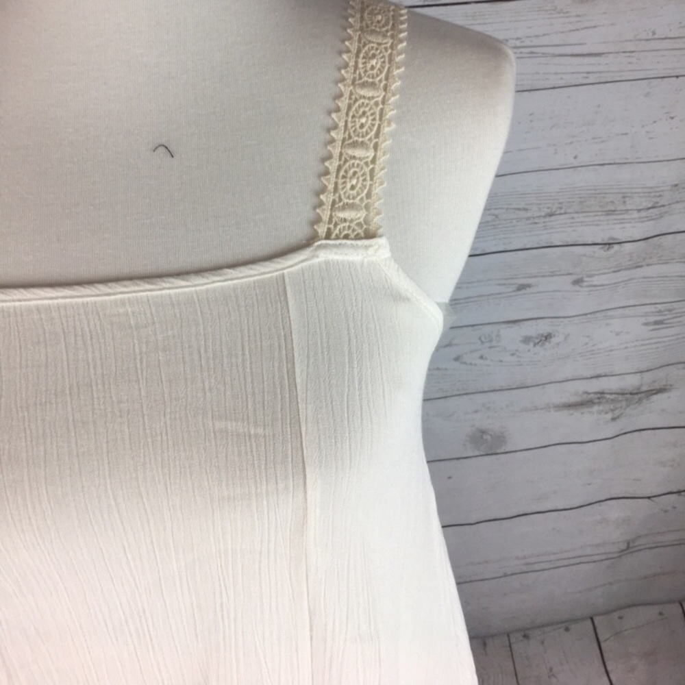 White Tank - Picture 4 of 5