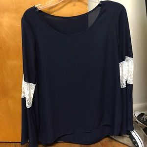 Long sleeved shirt with lace and flared sleeves.