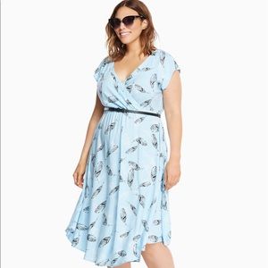 Torrid sz 3 challis dress w/ v hem, feather print