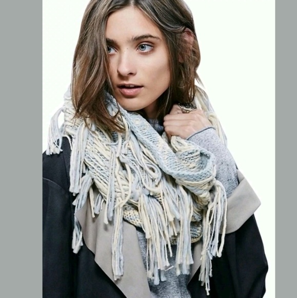 Free People Accessories - Free People chunky boho cowl scarf