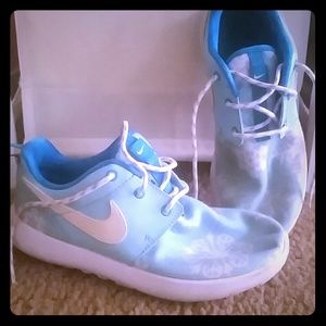 FINAL.SALE Nike Roshe " frozen" snow print 3y