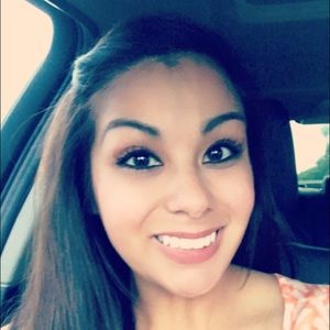 Meet your Posher, Larisa