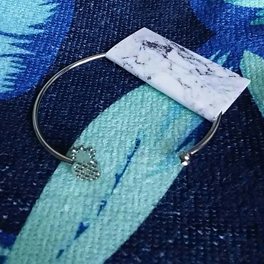 ✨HP✨Silver Pineapple Bracelet - Picture 3 of 4