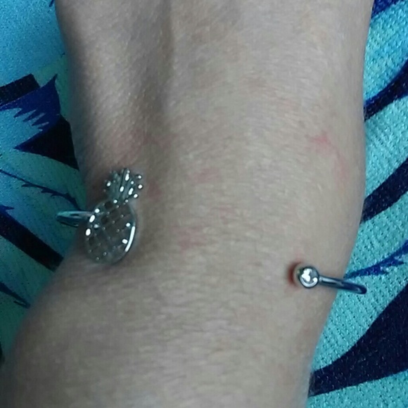 ✨HP✨Silver Pineapple Bracelet - Picture 4 of 4