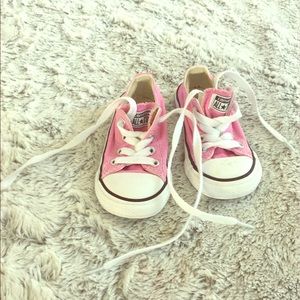 Toddler girl Converse! 💗💕