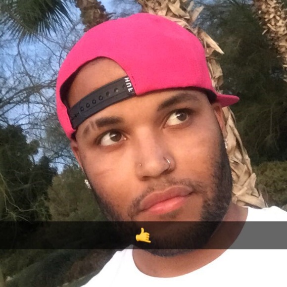 Meet your Posher, Julian - Picture 2 of 2