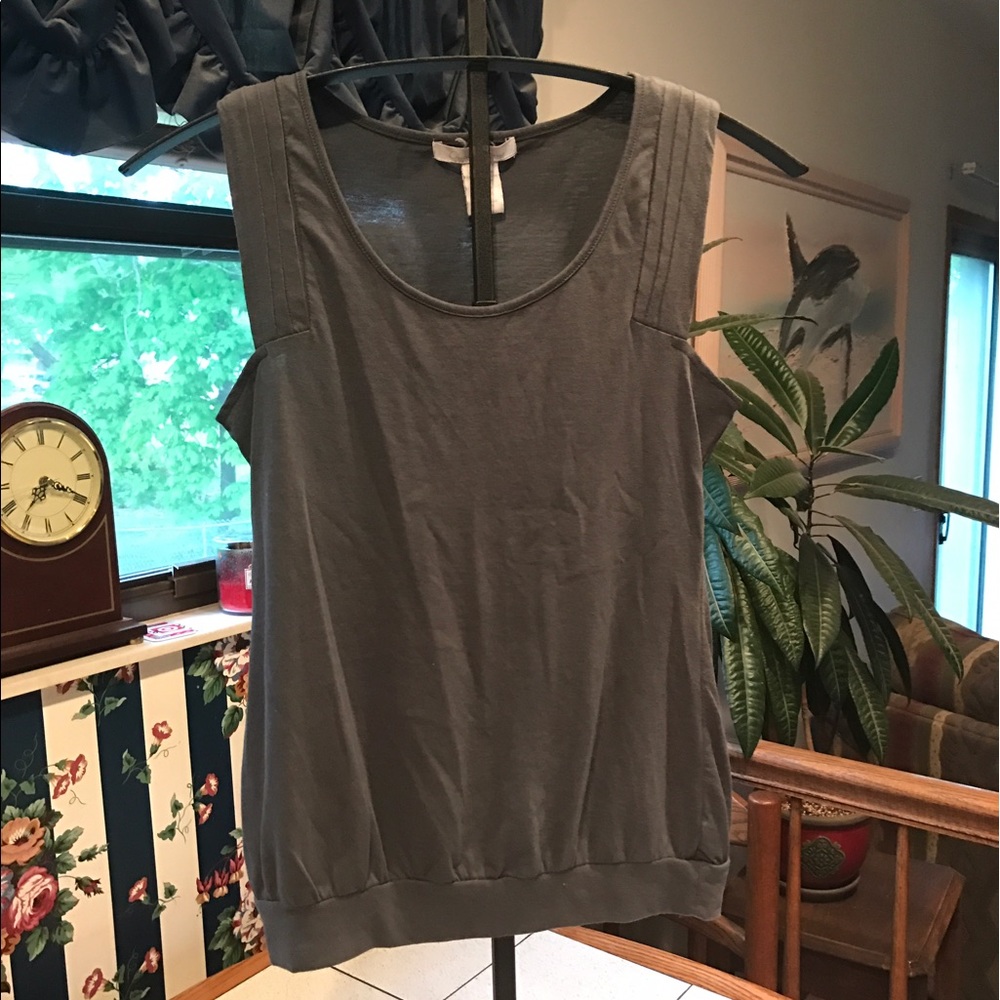 Gray sleeveless nice top