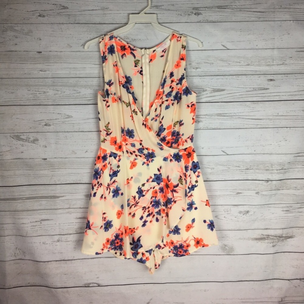Floral Romper - Picture 3 of 4