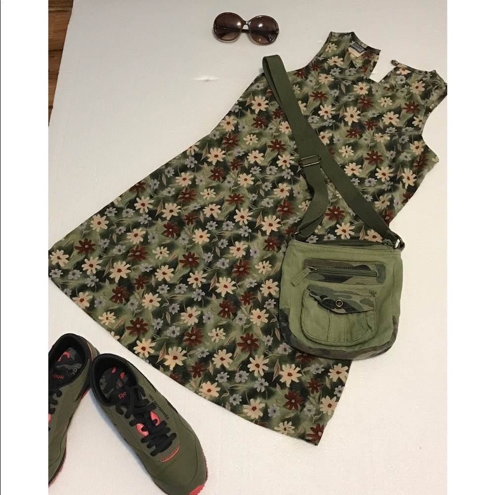 Cute short dress😍