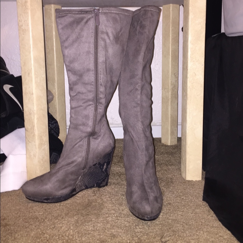 Metaphor wedged boots