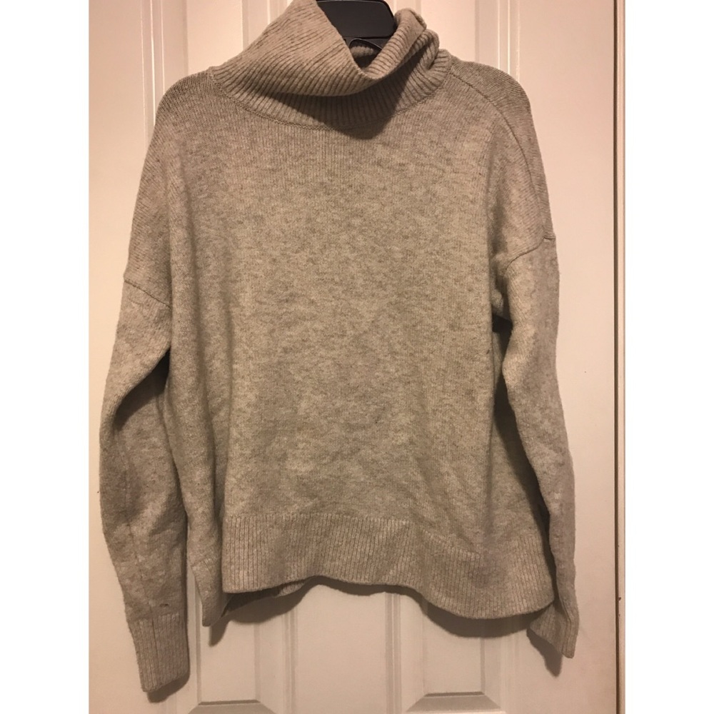 TURTLENECK SWEATER