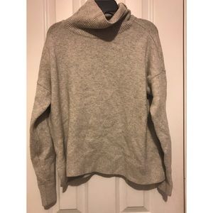 TURTLENECK SWEATER