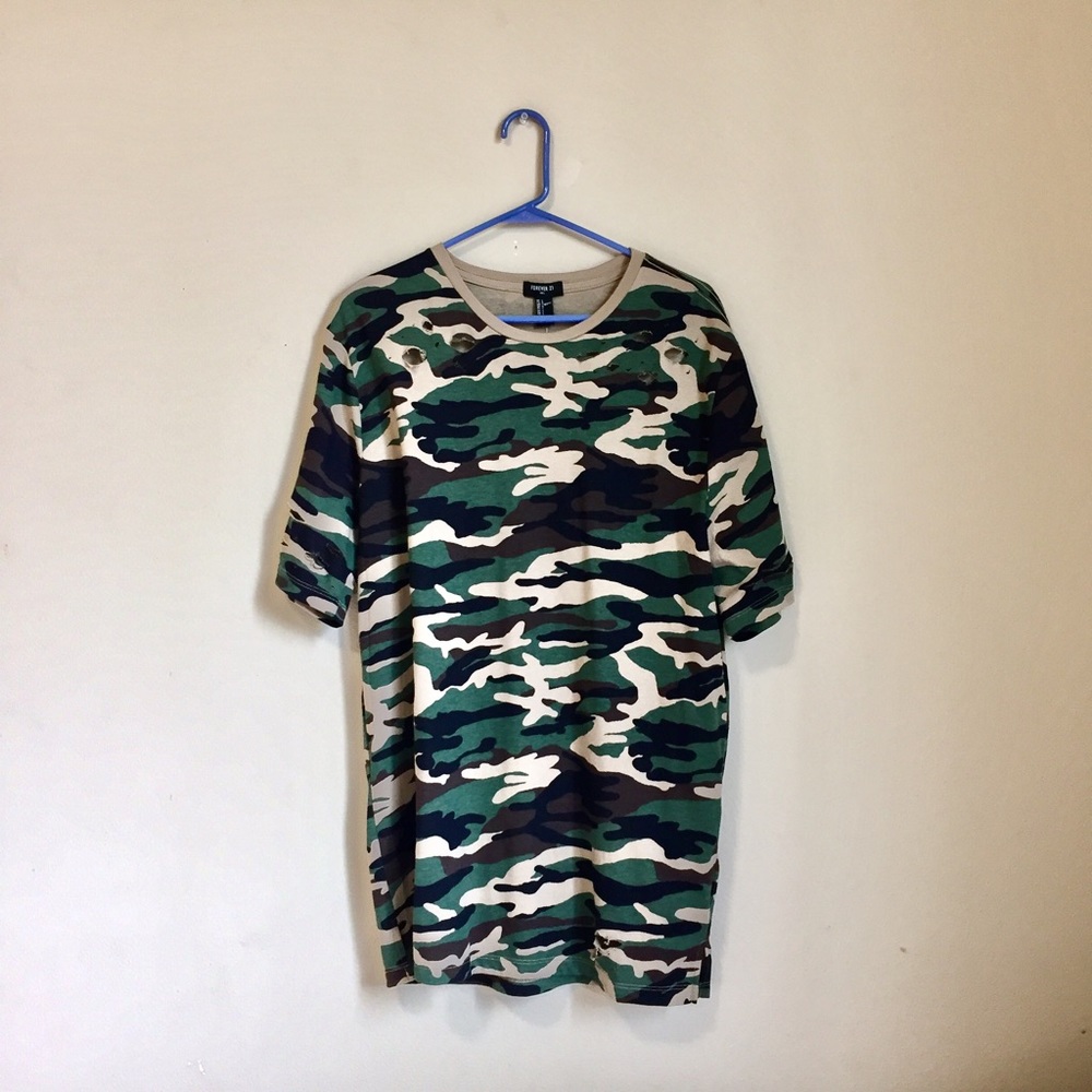 Distressed Camo Tshirt BNWT 🔥