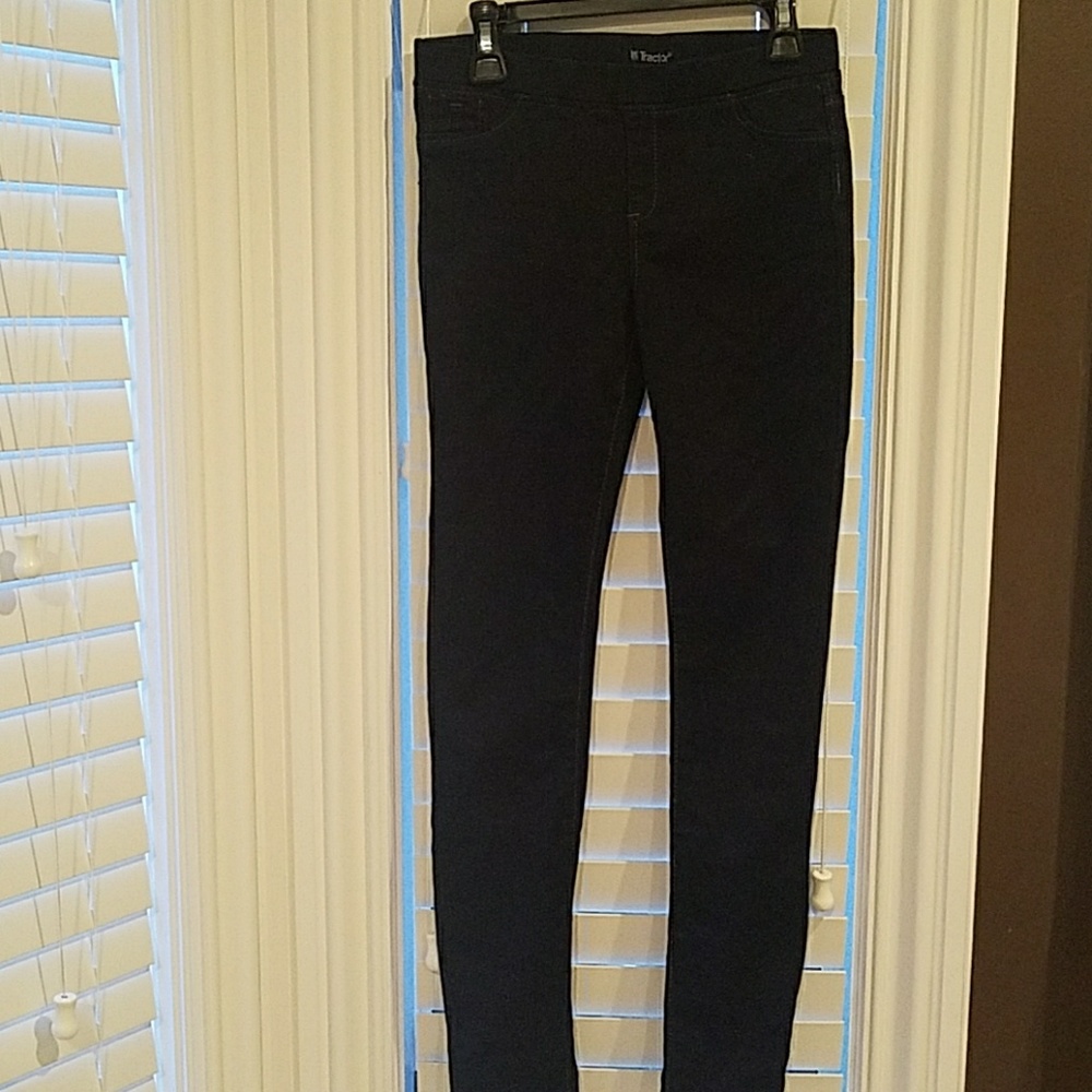 Girls tractr dark jeans. - Picture 1 of 3