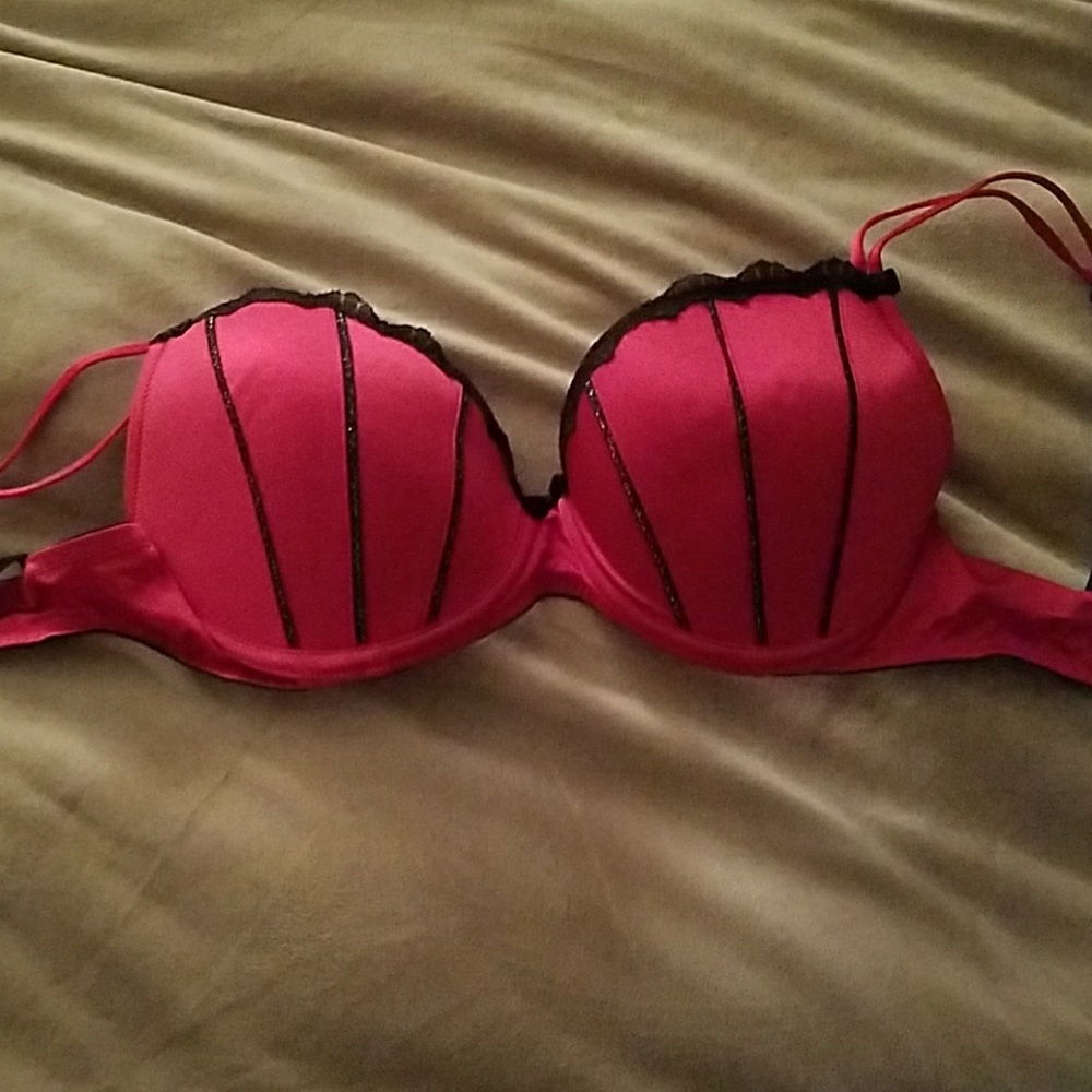 Red and black bra NWOT