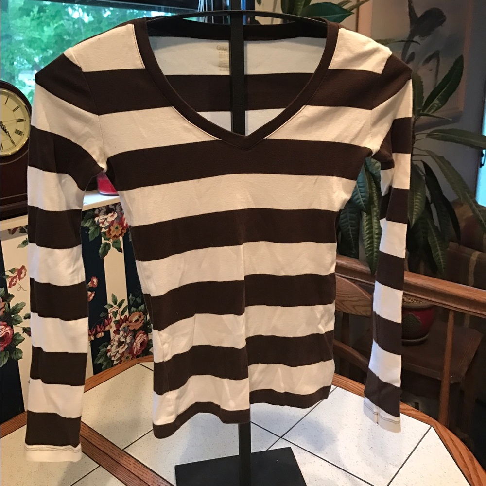 Gap long sleeve v neck