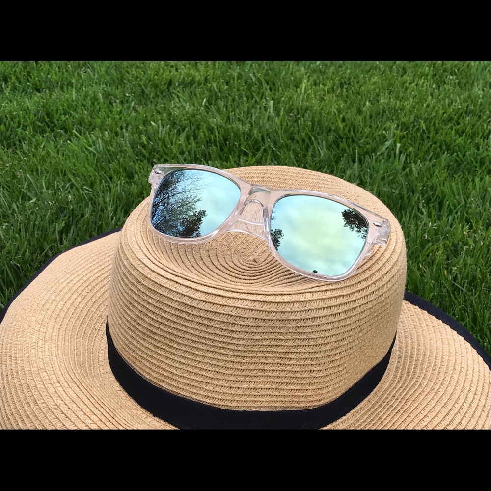 ☀️Hot Wayfarers w/case☀️