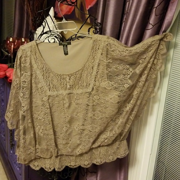 Lace blouse - Picture 2 of 2