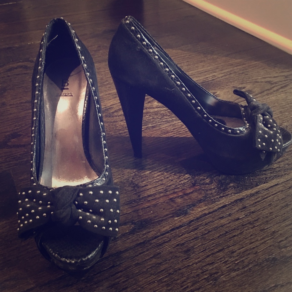 Bakers bow pumps