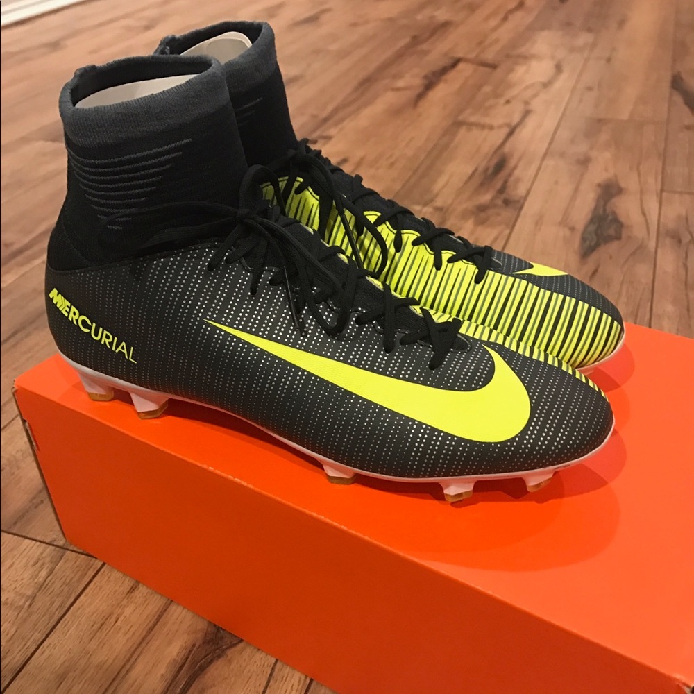 Nike Youth JR MERCURIAL SUPERFLY FG CR7 sz 6