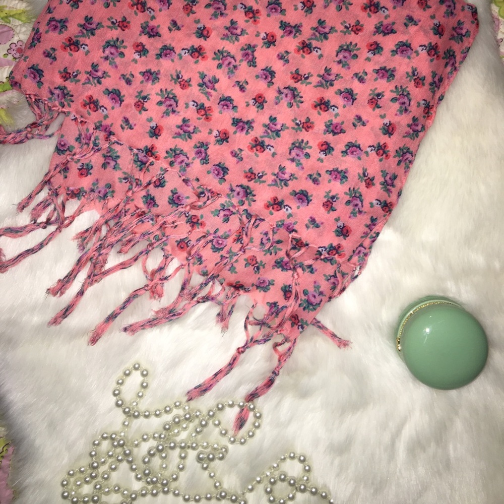 Aerie Scarf
