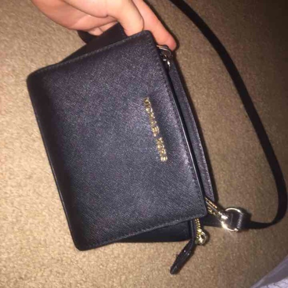 Michael kors cross body purse