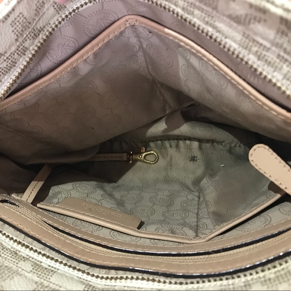 Michael Kors crossbody bag! - Picture 3 of 5