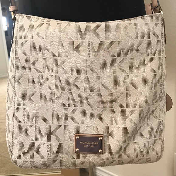 Michael Kors crossbody bag! - Picture 2 of 5