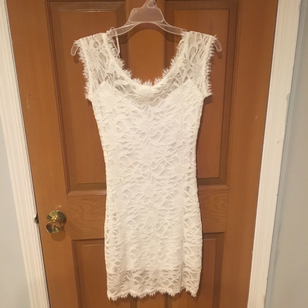 White lace body con dress - Picture 2 of 4