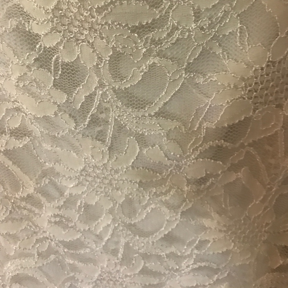 White lace body con dress - Picture 3 of 4