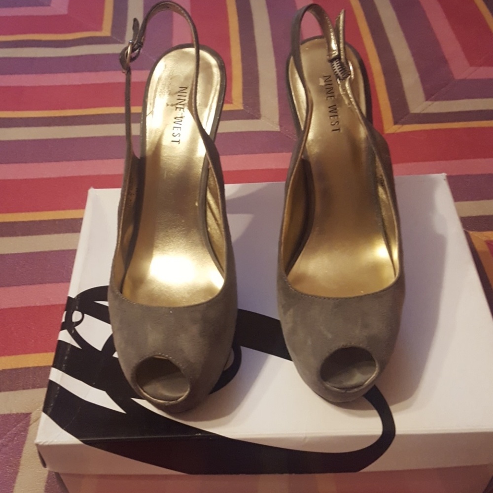 Grey Pumps