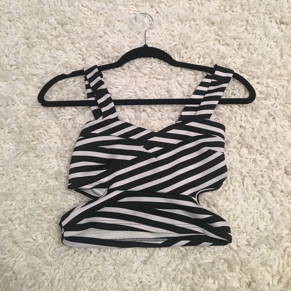 X-Small 2b Bebe crop top