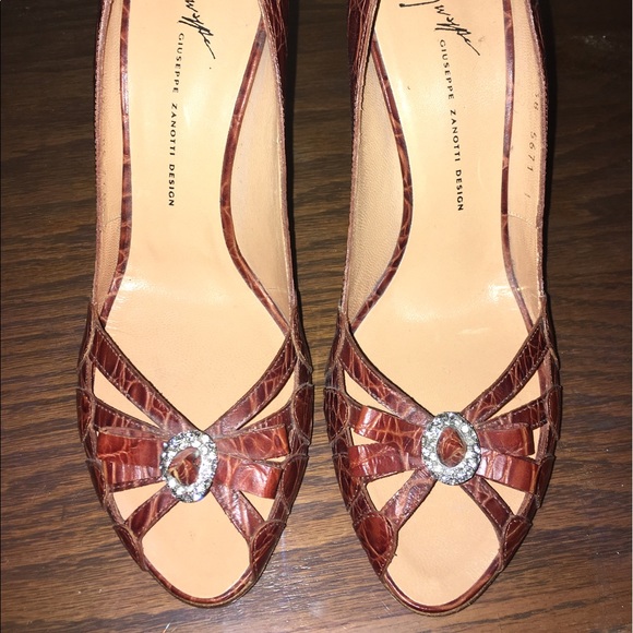 Pumps - Picture 1 of 2