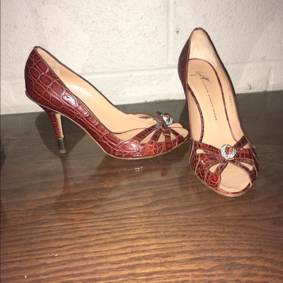 Pumps - Picture 2 of 2