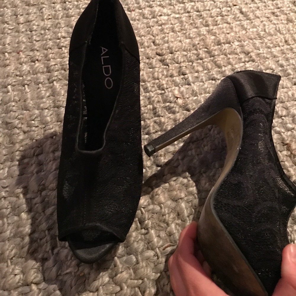 Size 36 black lace pumps