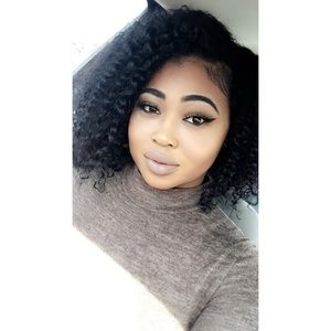 Meet your Posher, Dominique