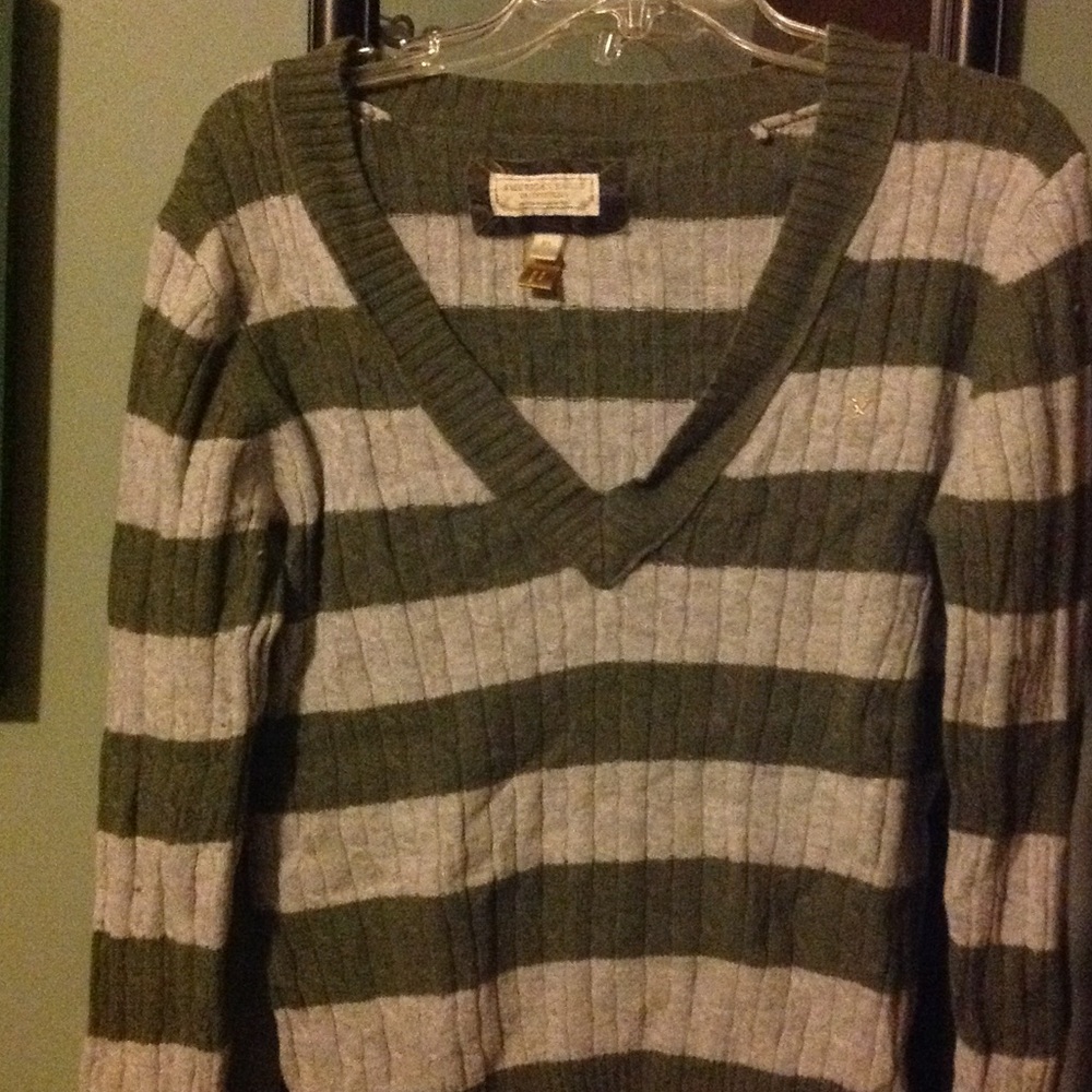 American Eagle green and gray stripe sweater