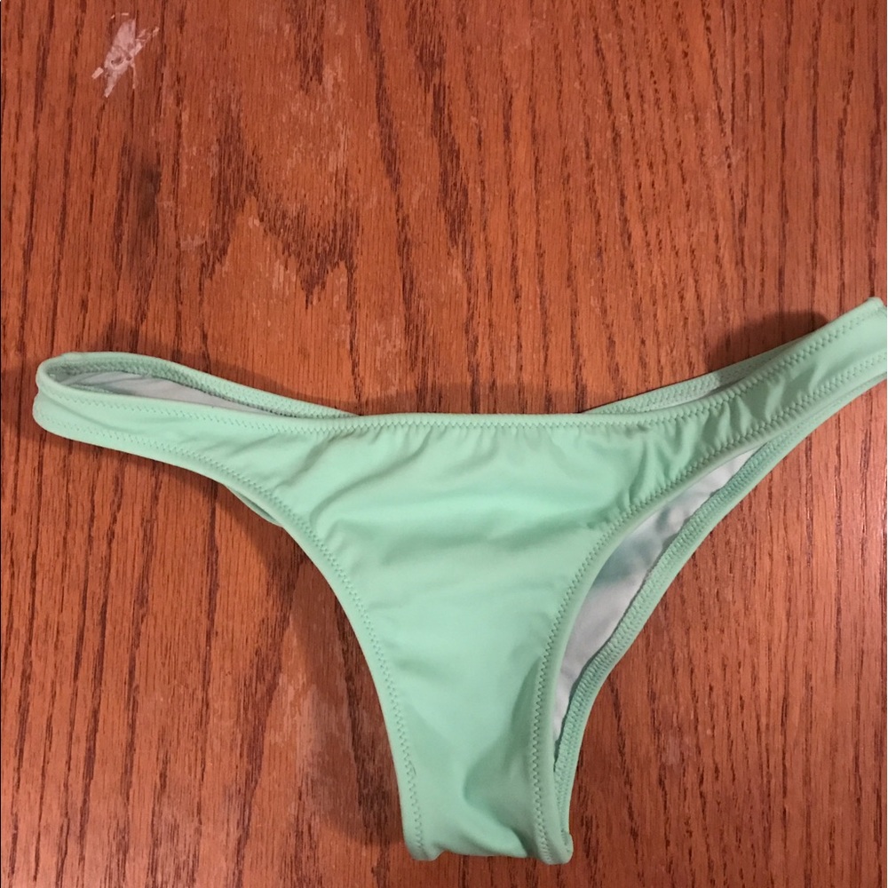 Victoria secret bottoms, many to choose from.