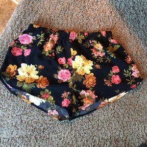 Adorable floral print summer shorts!