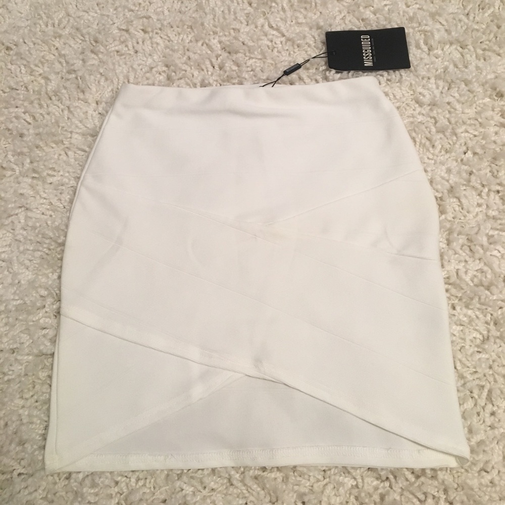 NEW !!! 💥 White missguided skirt size 10 U.K.