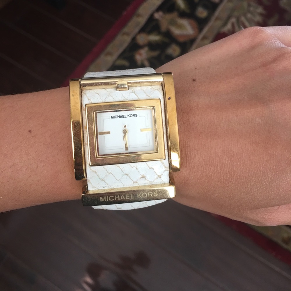 MICHAEL KORS authentic leather watch