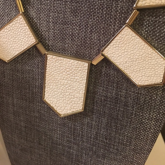 house of harlow | statement necklace - Picture 4 of 6