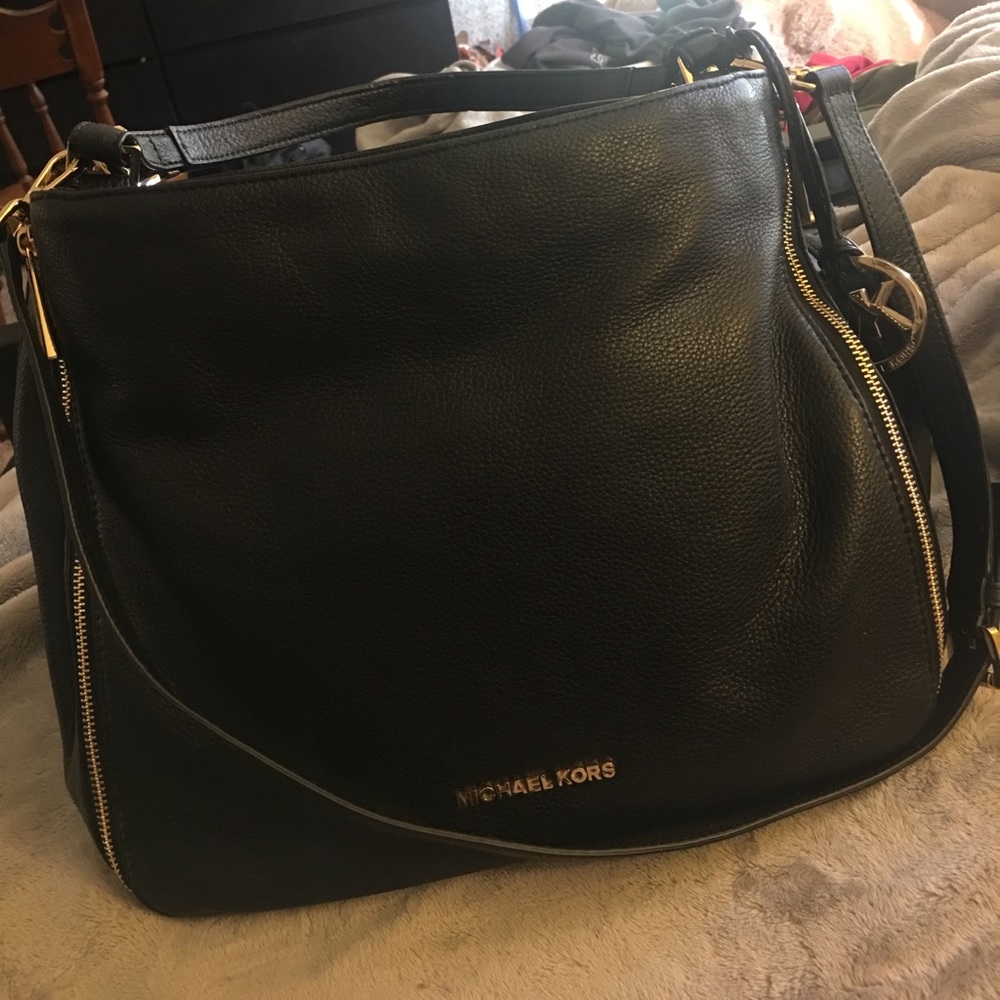 Michael Kors Crossbody Bag (WITH SHAPING PILLOW!)