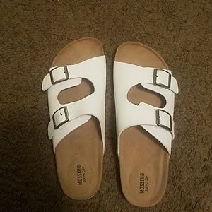 Size 10 Mossimo Footbed Sandals. Barely worn