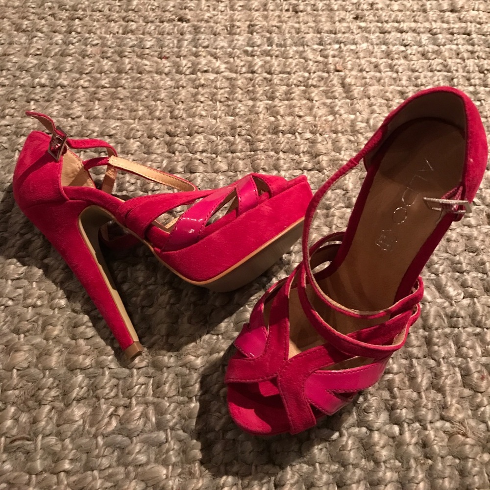Gorgeous fuchsia suede platforms