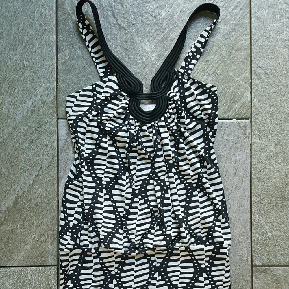 Black and White Patterned Tank Top with Key Hole