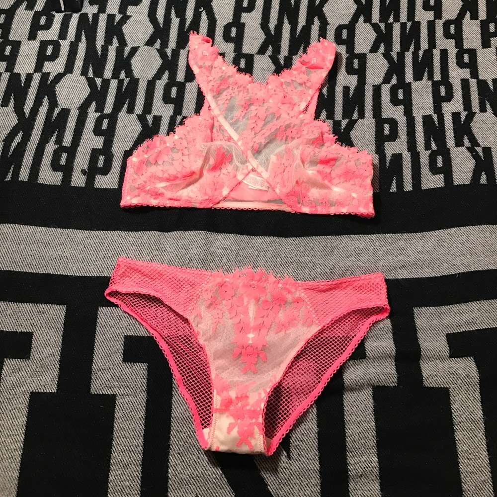 SALE💕VS DREAM ANGEL HIGH NECK PANTY SET LG💕 - Picture 1 of 4