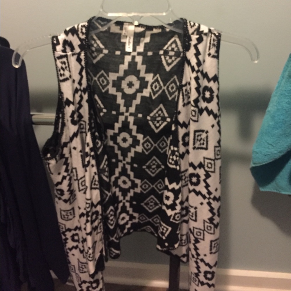 Sleeveless cardigan