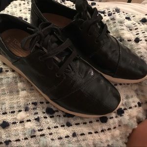 Toms sneakers