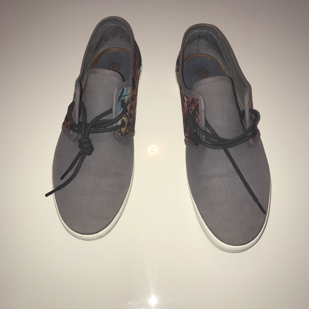Aztec Plimsol - Picture 2 of 3